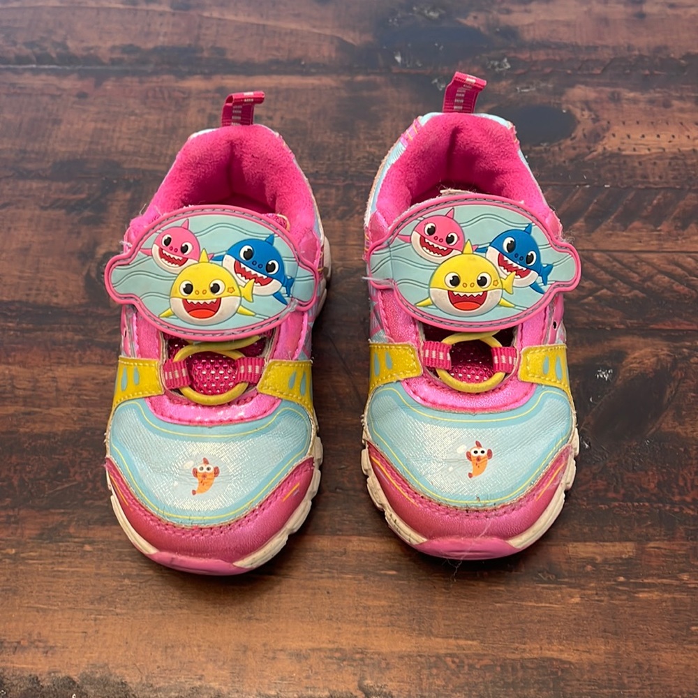 Baby shark light up tennis shoes